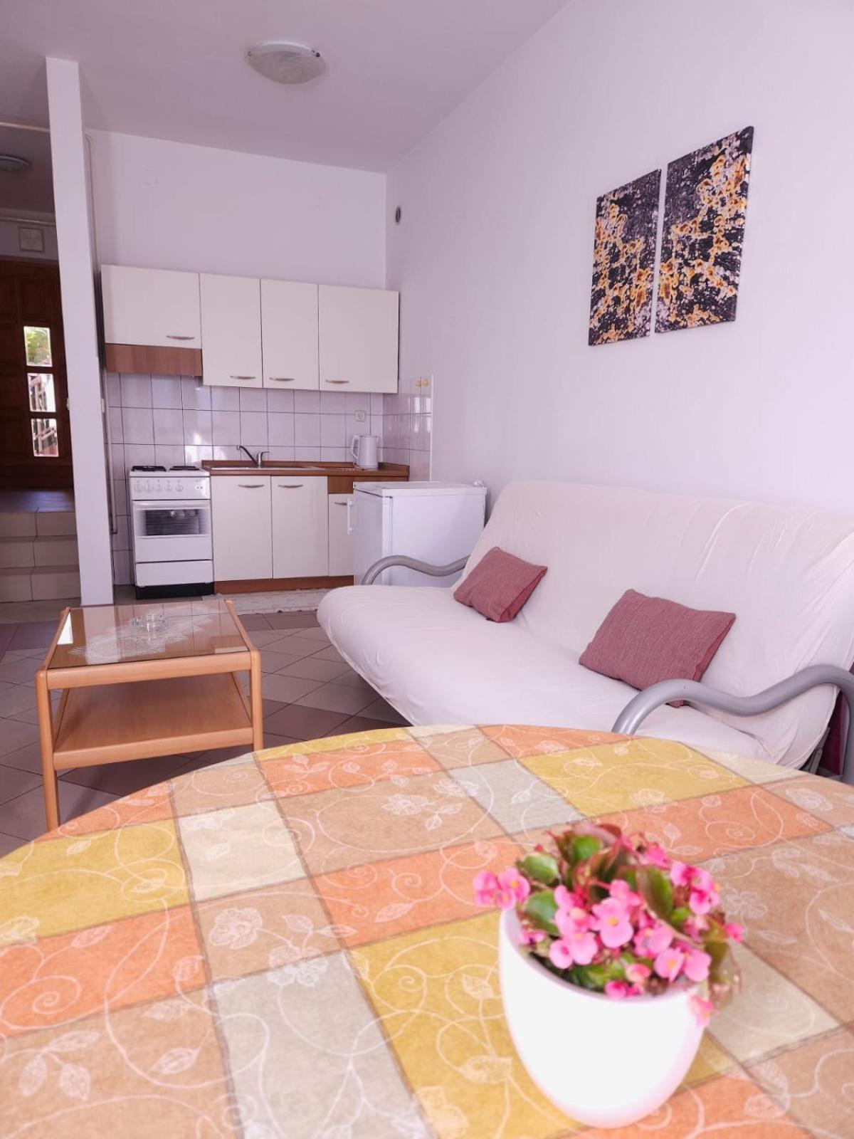 Lorena Apartments In Pula Extérieur photo