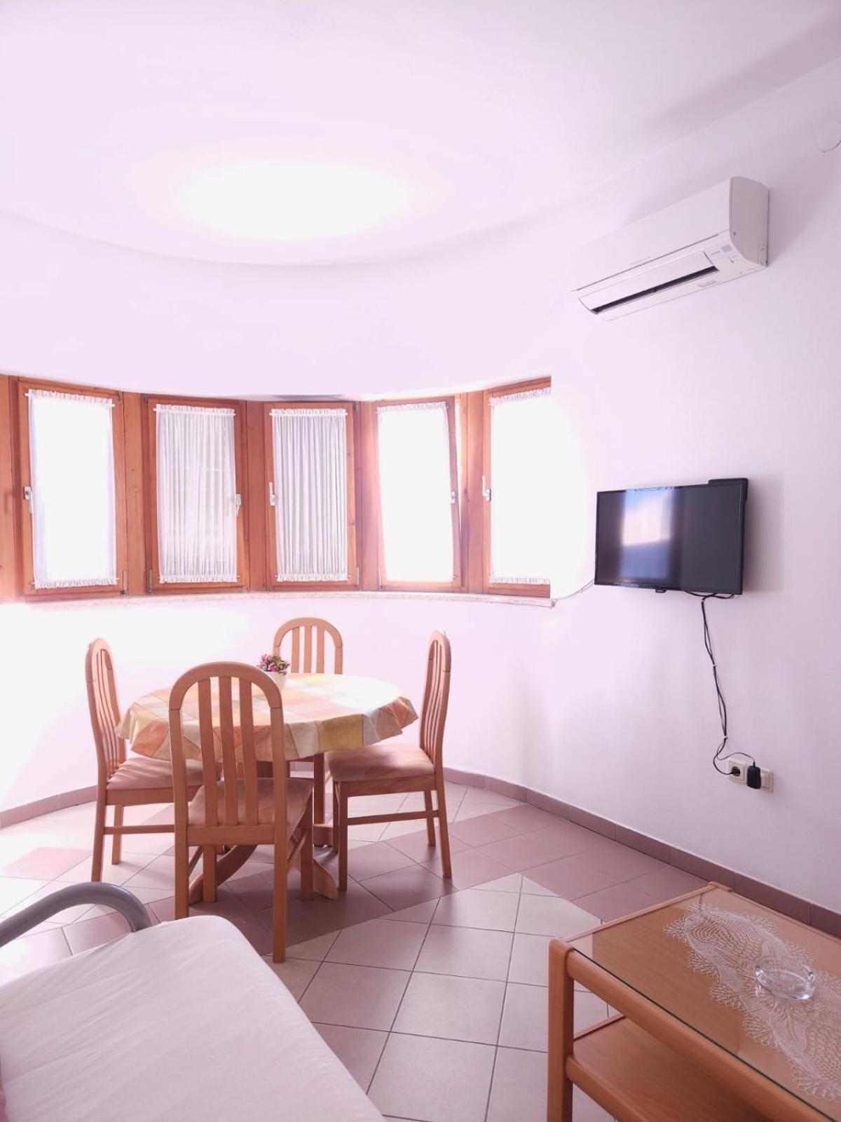 Lorena Apartments In Pula Extérieur photo