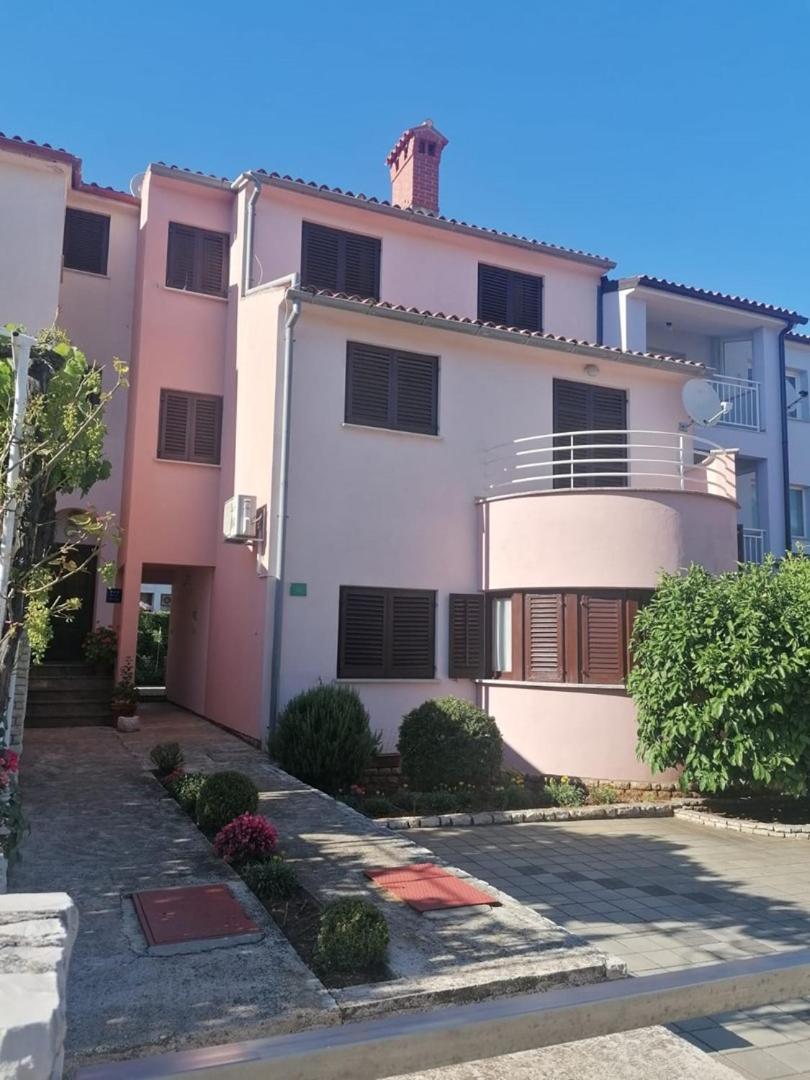 Lorena Apartments In Pula Extérieur photo