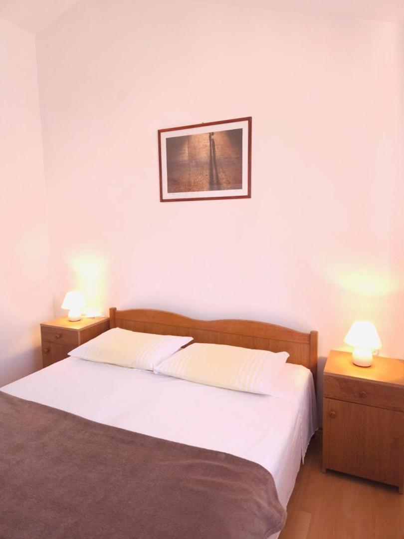 Lorena Apartments In Pula Extérieur photo